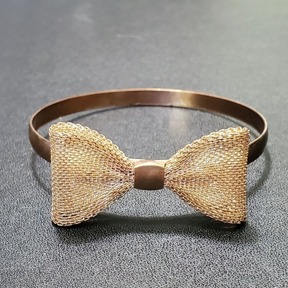 Gold tone mesh bow bangle bracelet 8.25"